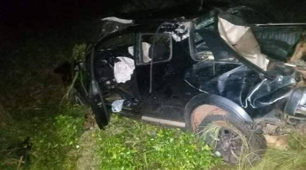 Dos fallecidos en accidente entre camioneta y una moto en Amambay