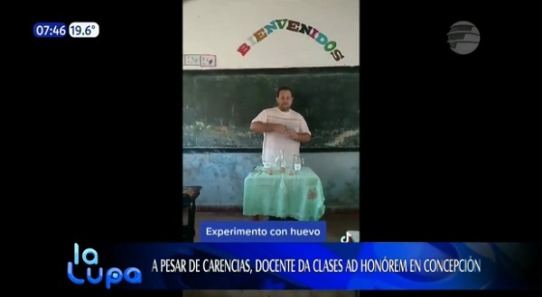 Docente enseña a través de experimentos a alumnos pese precariedad en escuela