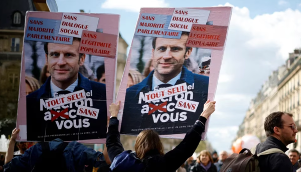 Macron promulga la ley de la reforma de pensiones en Francia - El Independiente