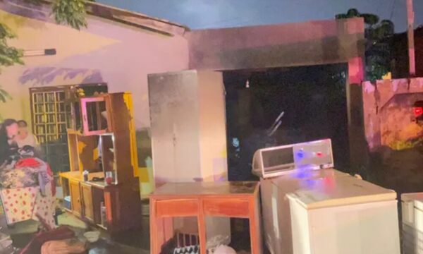 Celu explotó en manos de un niño de 5 años e incendió su vivienda