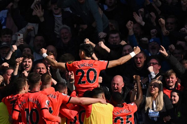 Aplausos para el golazo de un extraordinario Julio Enciso y triunfazo de su Brighton | 1000 Noticias