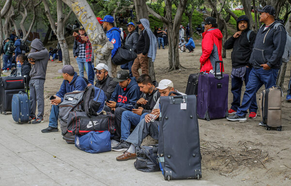 Cientos de jornaleros mexicanos se dirigen a los campos agrícolas de EE.UU. - MarketData