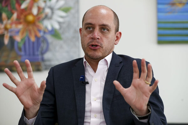 "Ecuador no puede dejar de comerciar ni con EE.UU. ni con China", dice ministro - MarketData