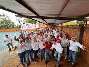 LA COMUNIDAD JAPONESA DE LA PAZ Y SUS AUTORIDADES RECIBEN Y APOYAN A VERGARA. - Itapúa Noticias
