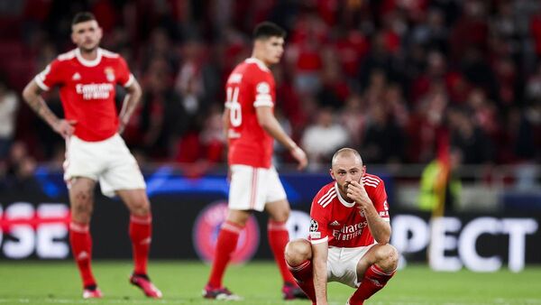 Benfica agranda su crisis en Chaves