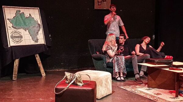 Diario HOY | "Los de Piedra", humor político en Sala La Correa