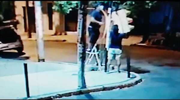 INCREIBLE: Se roban hasta los semáforos - C9N