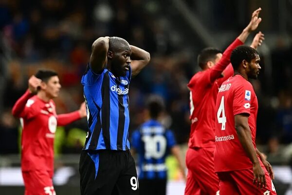 El Inter naufraga ante un Monza que da una alegría a Berlusconi - Fútbol Internacional - ABC Color