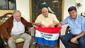 Lugo deja entrever apoyo a Efraín Alegre en visita de Pepe Mujica