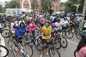 Cientos pedalean por “Más respeto, más bicisendas” Asunción - Nacionales - ABC Color