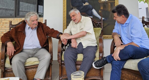 El silencio de Lugo "habló" para la multitud: está con Efraín Alegre - La Tribuna