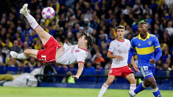 Mauro Boselli silencia la Bombonera con un golazo