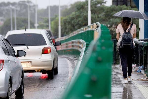 Un día cálido y lluvias dispersas anuncia Meteorología para hoy