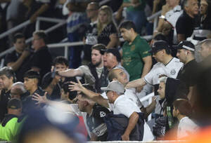 [VIDEO] Así se retiraron los peloteros de Olimpia de la cancha