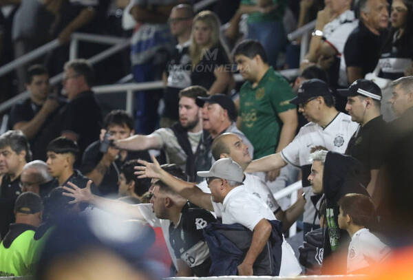 [VIDEO] Así se retiraron los peloteros de Olimpia de la cancha