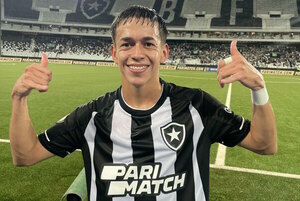 Versus / Matías Segovia debutó oficialmente con la camiseta del Botafogo en el Brasileirão