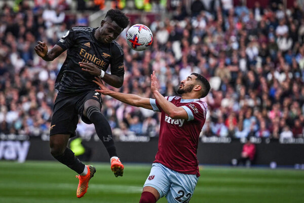Versus / Arsenal vuelve a frenarse en la Premier League tras empatar con el West Ham y el City se acerca