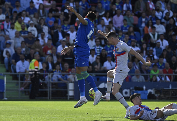 Versus / Barcelona cede un empate en su visita al Getafe, pero lleva once puntos de ventaja sobre el Real Madrid