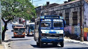 Viceministro de Transporte apunta a "reforma" de itinerarios de buses