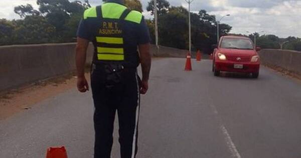 La Nación / Viaducto Semidei: clausuran media calzada por problemas estructurales