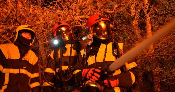 La Nación / Francia: incendio arrasa con casi 700 hectáreas y cruza la frontera hacia España