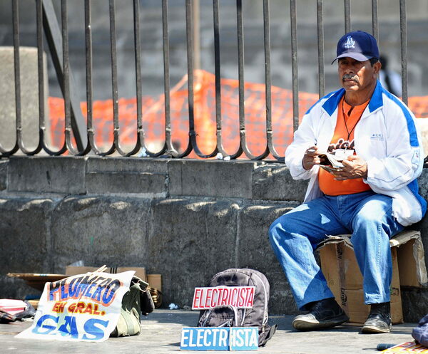 Inflación orilla a mexicanos a aceptar trabajos precarios, lamenta iglesia - MarketData