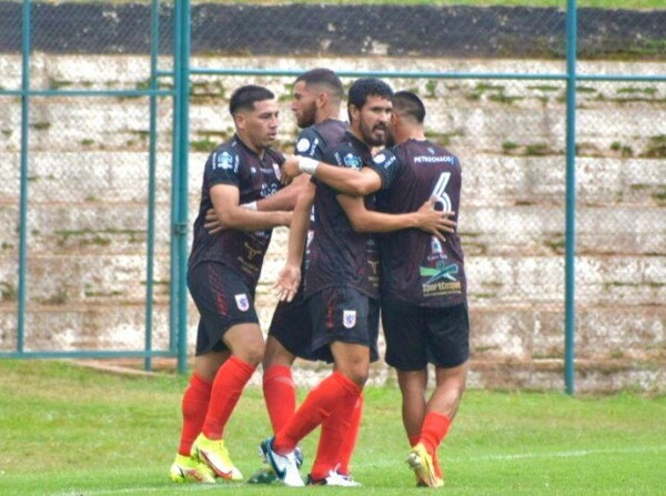 Una victoria y un empate en la jornada dominical - APF