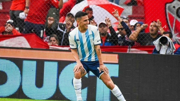 [VIDEO] Matias Rojas anota en el clásico y hasta ¡le mete un "perreo" de aquellos!