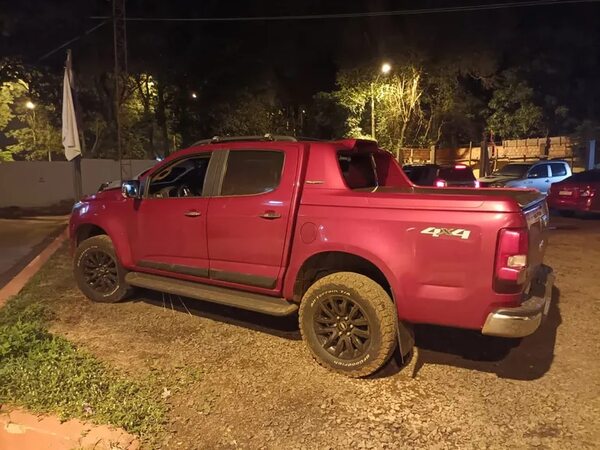 Recuperan en Ciudad del Este camioneta robada en Foz de Iguazú - ABC en el Este - ABC Color
