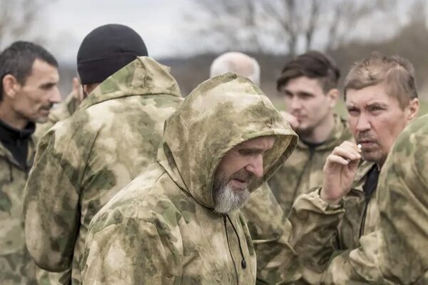 Ucrania: Kiev ha recibido “decenas de vídeos de ejecuciones” de soldados capturados - Mundo - ABC Color