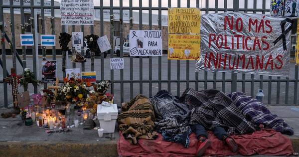 La Nación / México: detienen a jefe regional por incendio que dejó 40 migrantes muertos