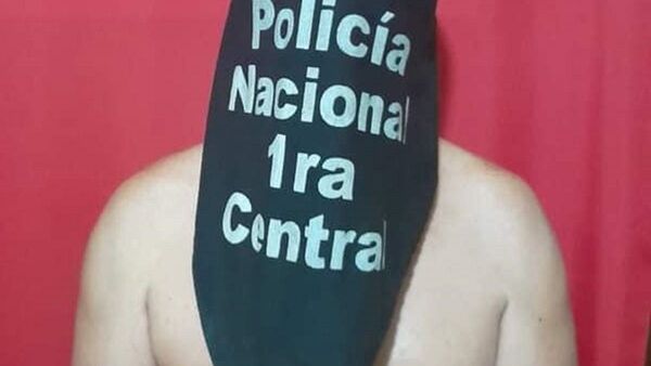 ¡Macabro! Hombre provoca graves heridas a su pareja con un machete