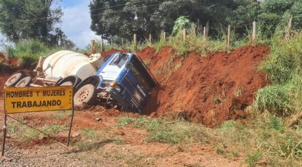 Operador trató de controlar la marcha del camión y murió aplastado - Noticiero Paraguay