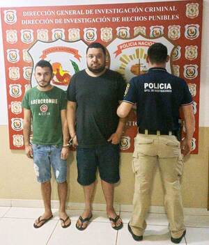Detienen a dos presuntos robacoches y recuperan camioneta robada en Foz - La Clave