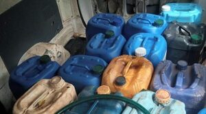 Dos hombres fueron detenidos por transportar casi 500 litros de combustible
