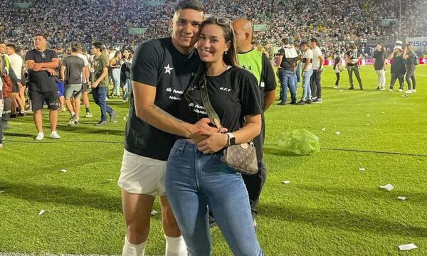 Atacan a Huguito Fernández y su novia por “faltar el respeto a hinchas”