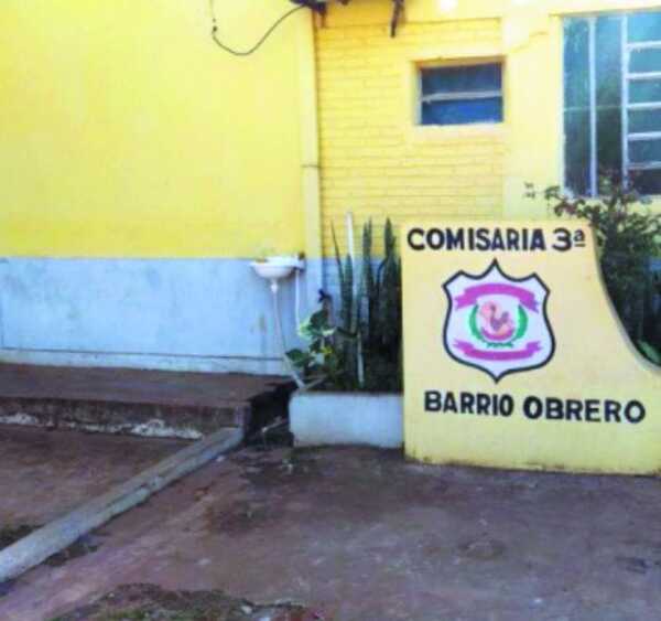Atropelló comisaría para abogar por un detenido y también quedó preso