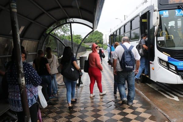 Diario HOY | En un bus "viajaron" 360 mil fantasmas, y pagaron G. 10 mil millones por control inexistente