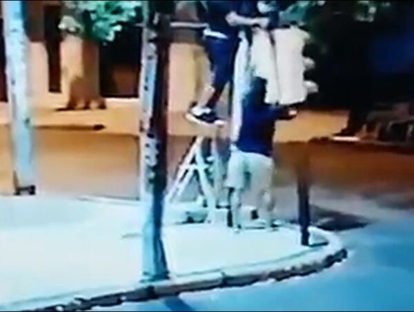 Roban cabezal de semáforo en el centro de Asunción · Radio Monumental 1080 AM