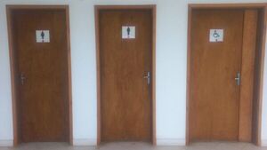 Mamis no quieren que trans vaya vestida de mujer a clases de baile