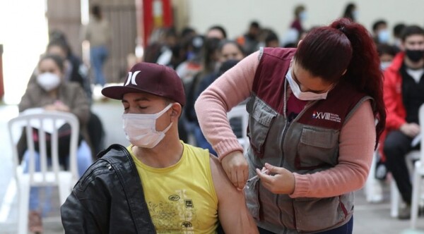 Diario HOY | Instalan vacunatorio en la SND en apoyo a la campaña de invierno 2023