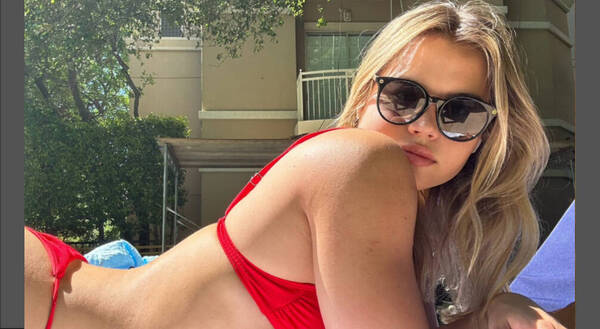 ¡Mamau! Nadadora hot celebró su récord con tremendo bikinazo