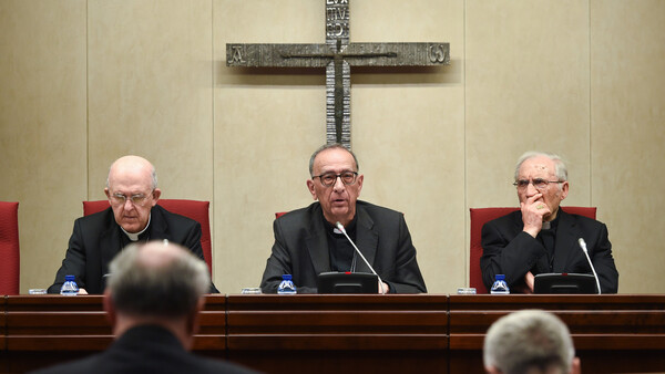 Diario HOY | La Iglesia española "confiesa su pecado" y pide perdón a víctimas de abuso sexual
