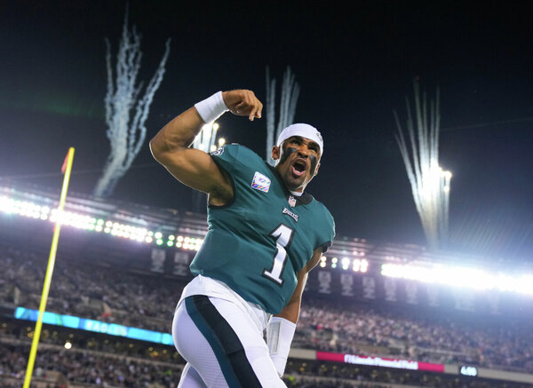 Versus / El millonario monto que coloca a Jalen Hurts como el jugador mejor pagado de la NFL