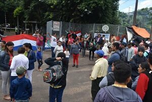 Operadoras coloradas reclaman a Yacyretá pago por servicios realizados - Nacionales - ABC Color