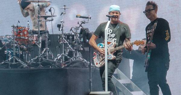 La Nación / Así fue el regreso de Blink-182 a los escenarios, luego de cancelar su fecha en Paraguay