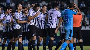 Libertad golea en La Huerta y se mantiene como sólido líder