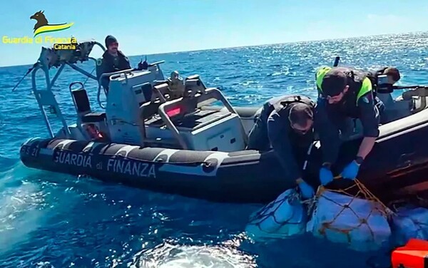 Italia: Incautan dos toneladas de cocaína en el mar cerca de Sicilia - Megacadena — Últimas Noticias de Paraguay