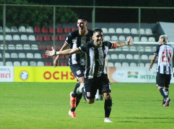 Deportivo Santaní festejó en la ciudad Universitaria - APF