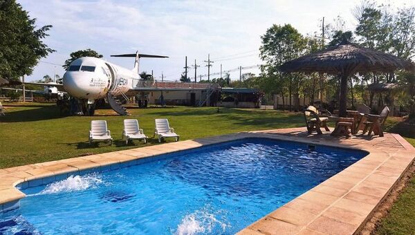 Hotel del Rancho hace volar a los clientes con su avión-restaurante y el Museo de LAP